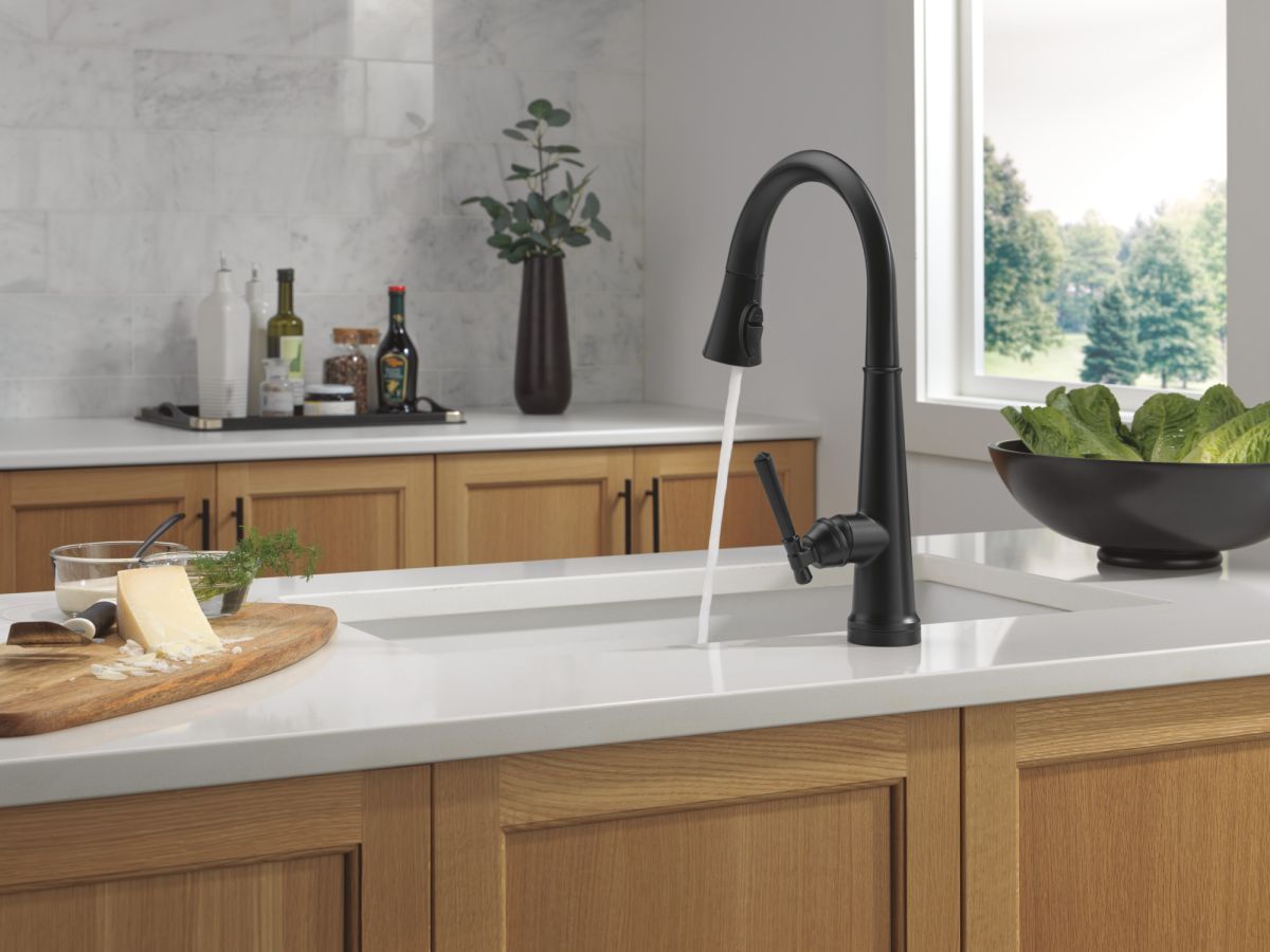 DELTA Emmeline Touch2O Technology Kitchen Faucet with Touchless Technology — Matte Black