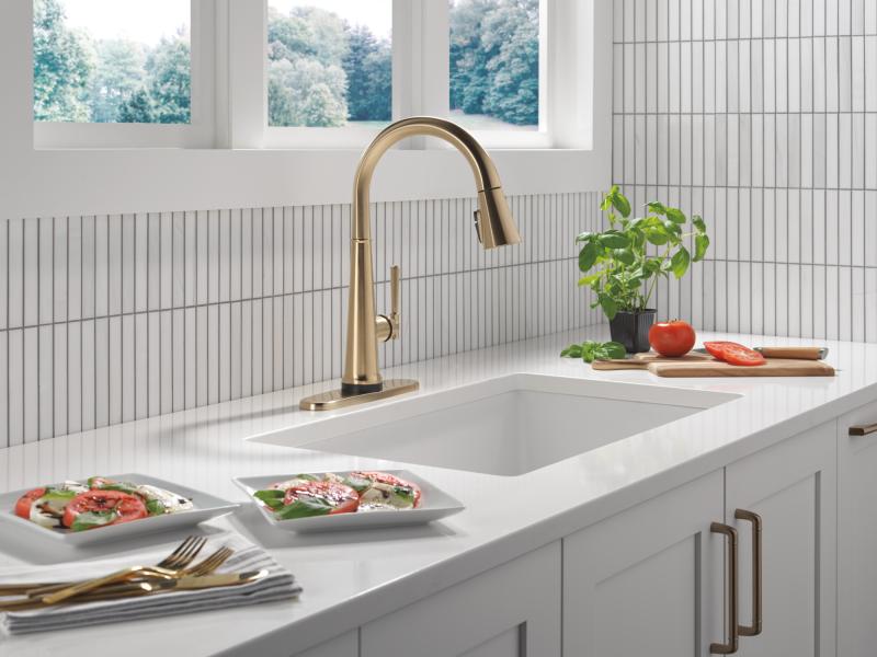 DELTA Emmeline Touch2O Technology Kitchen Faucet with Touchless Technology — Lumicoat® Champagne Bronze