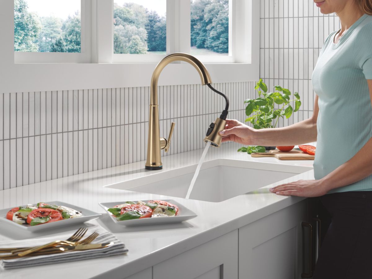 DELTA Emmeline Touch2O Technology Kitchen Faucet with Touchless Technology — Lumicoat® Champagne Bronze