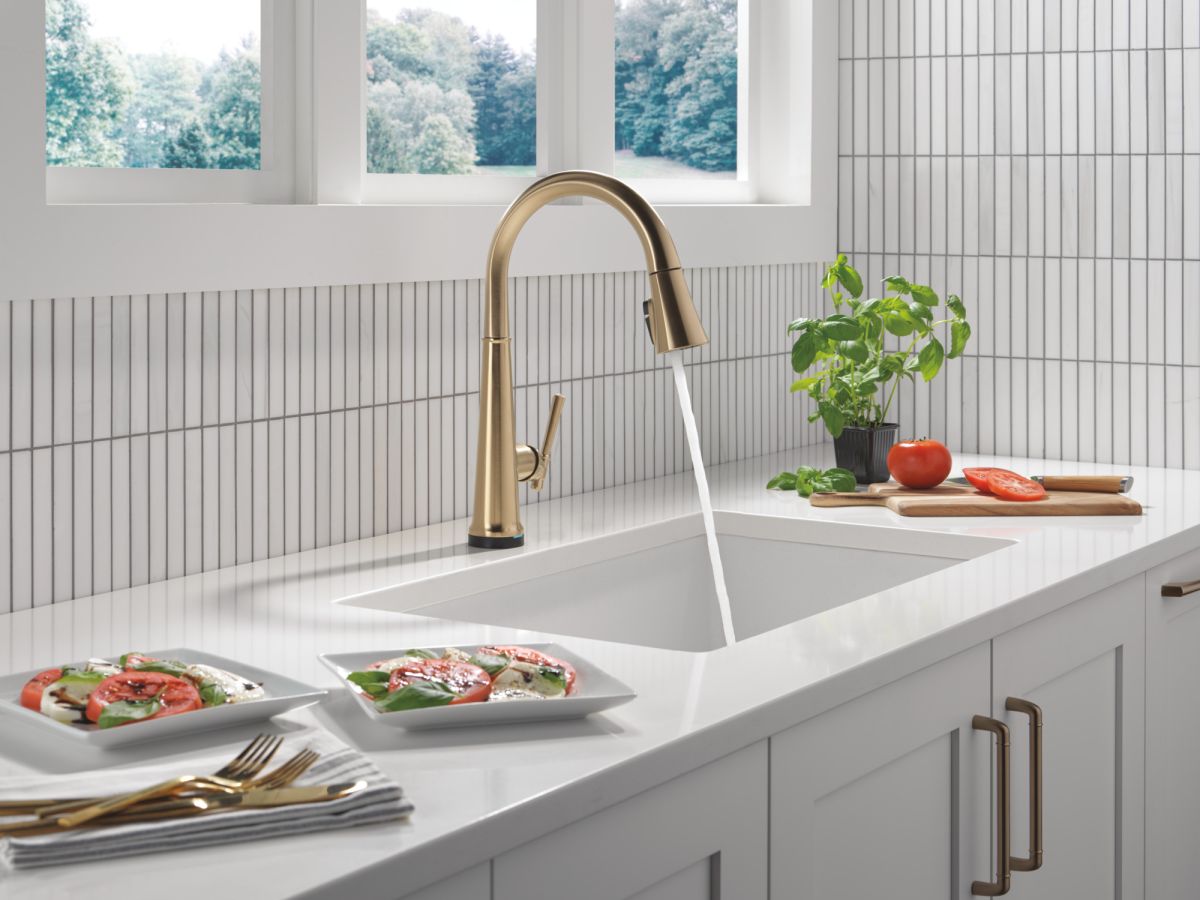 DELTA Emmeline Touch2O Technology Kitchen Faucet with Touchless Technology — Lumicoat® Champagne Bronze