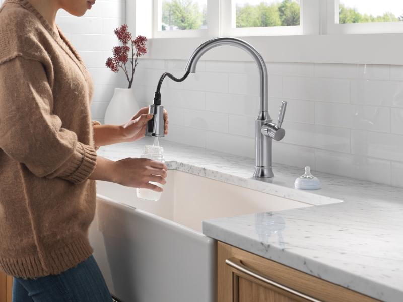 DELTA Renaldi Single Handle Pull-Down Kitchen Faucet — Lumicoat® Arctic Stainless