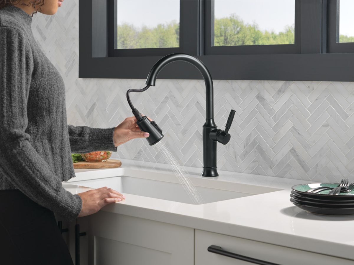 DELTA Renaldi Single Handle Pull-Down Kitchen Faucet — Matte Black