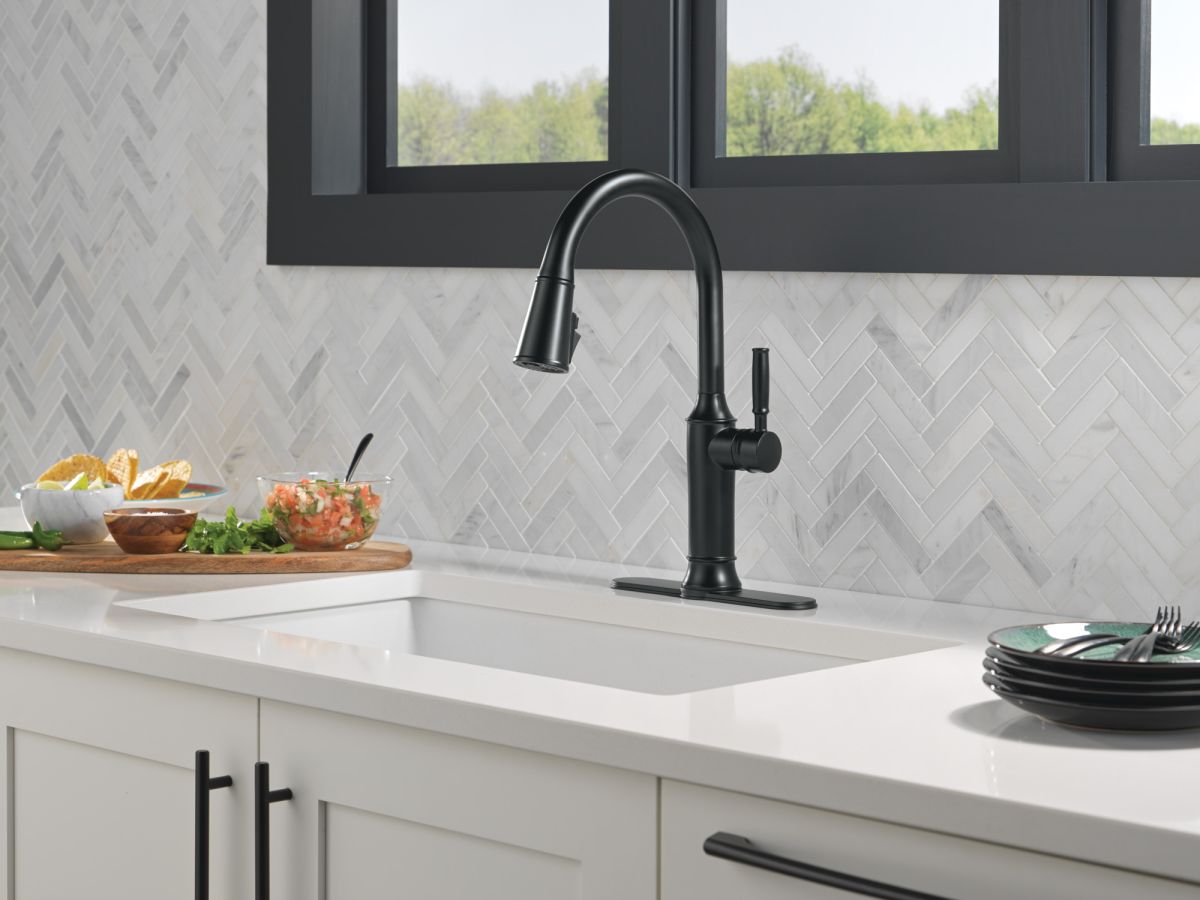 DELTA Renaldi Single Handle Pull-Down Kitchen Faucet — Matte Black