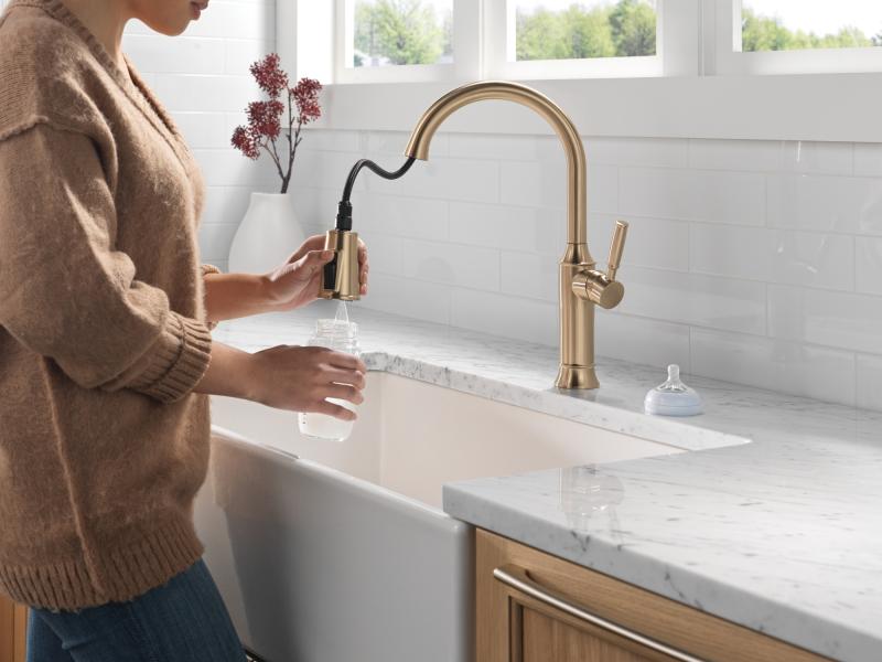 DELTA Renaldi Single Handle Pull-Down Kitchen Faucet — Lumicoat® Champagne Bronze