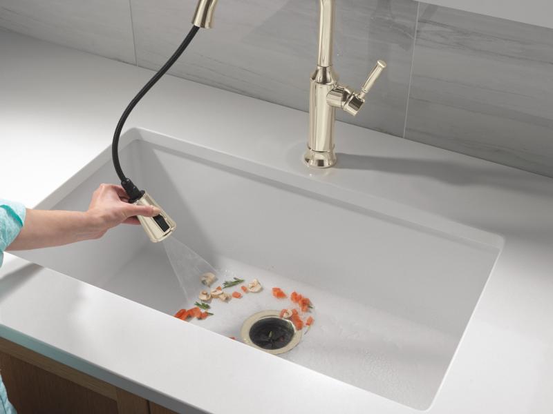 DELTA Renaldi Single Handle Pull-Down Kitchen Faucet — Lumicoat® Polished Nickel
