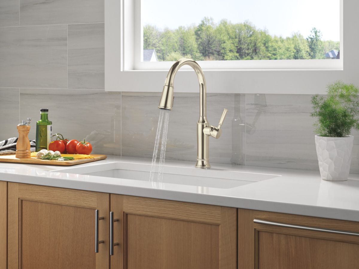 DELTA Renaldi Single Handle Pull-Down Kitchen Faucet — Lumicoat® Polished Nickel
