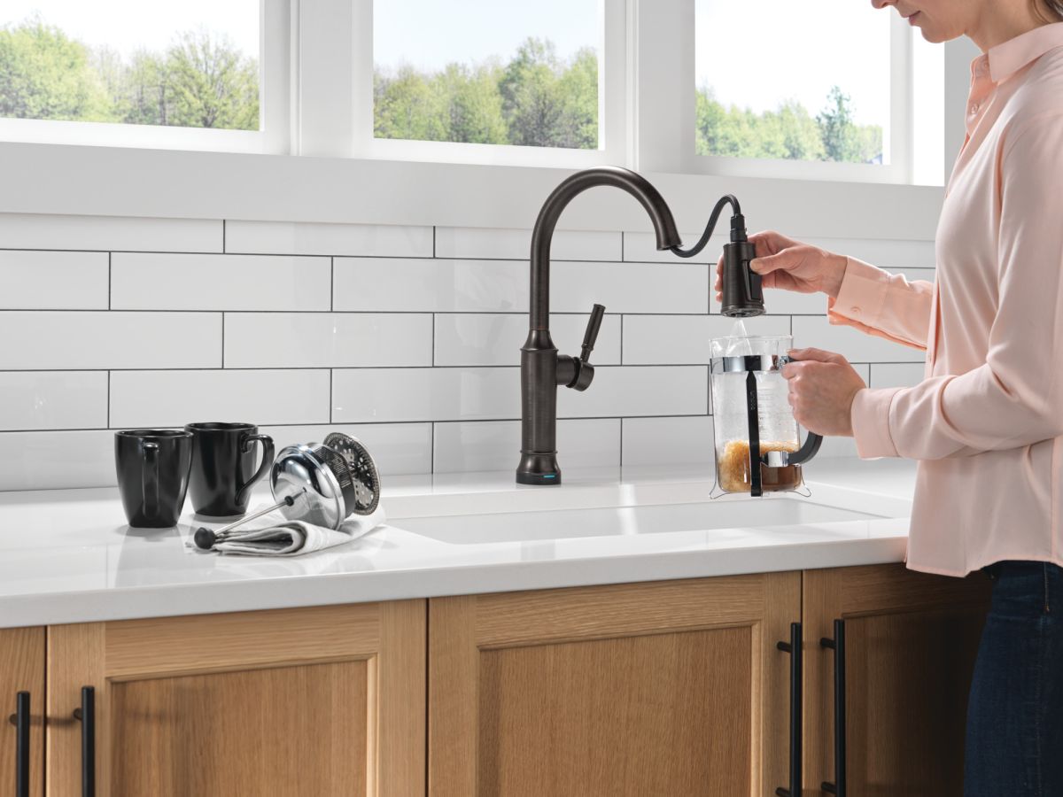 DELTA Renaldi Touch2O Technology Kitchen Faucet with Touchless Technology — Venetian Bronze