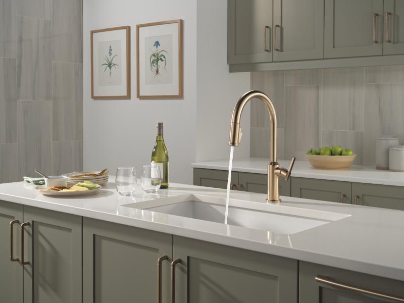 DELTA Cordova Single Handle Pull-Down Kitchen Faucet — Lumicoat® Champagne Bronze