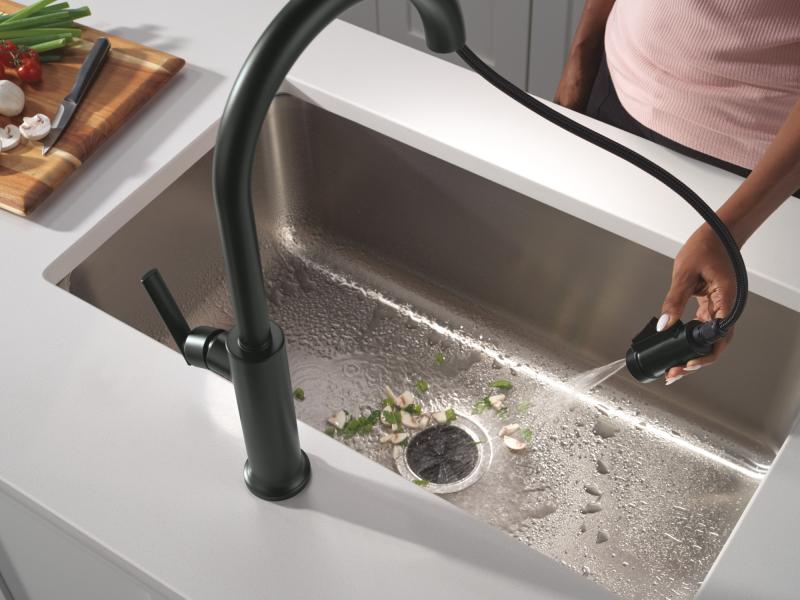 DELTA Altado Single Handle Pull-Down Kitchen Faucet — Matte Black