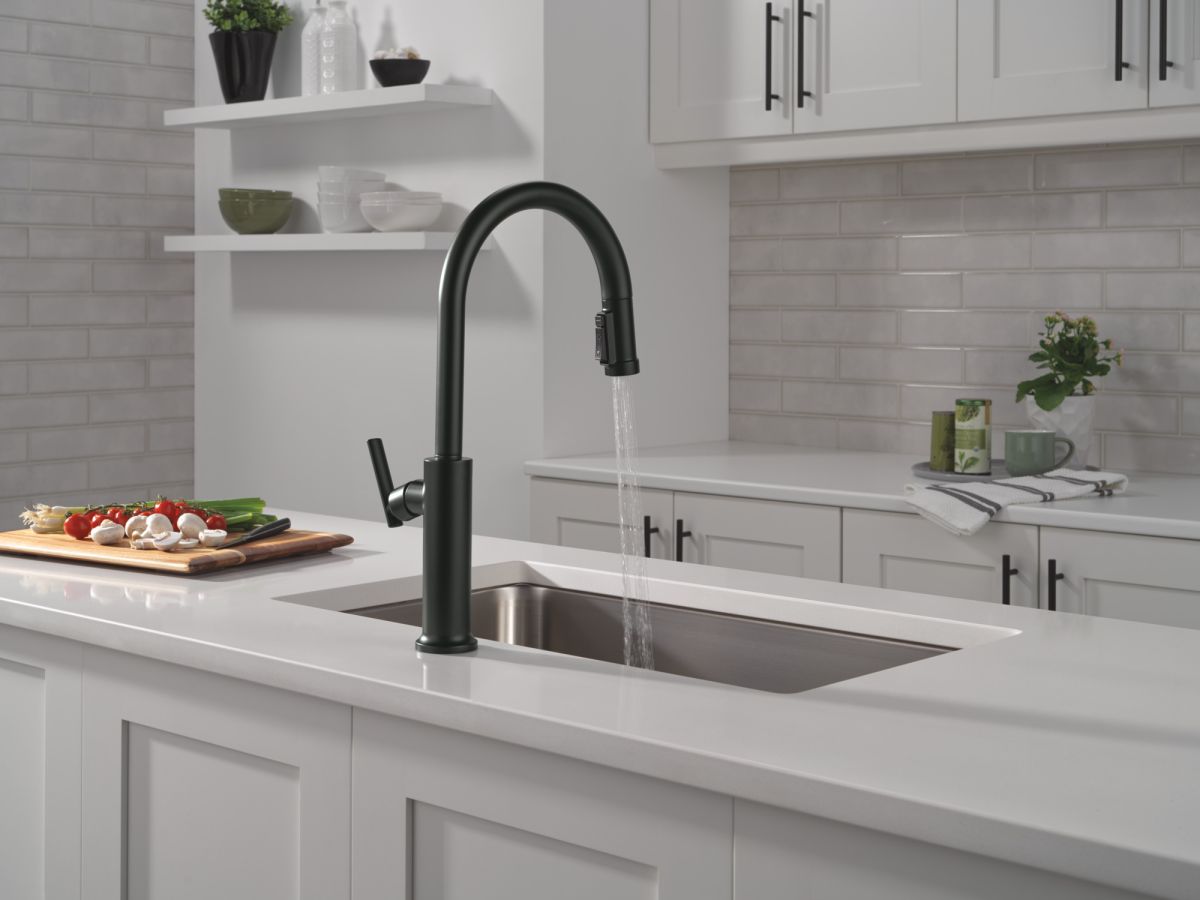 DELTA Altado Single Handle Pull-Down Kitchen Faucet — Matte Black