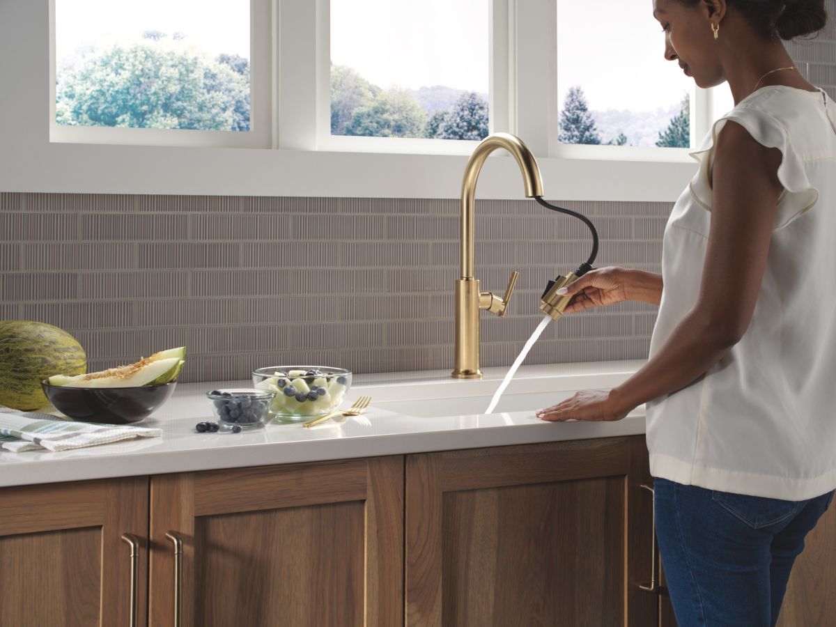 DELTA Altado Single Handle Pull-Down Kitchen Faucet — Champagne Bronze