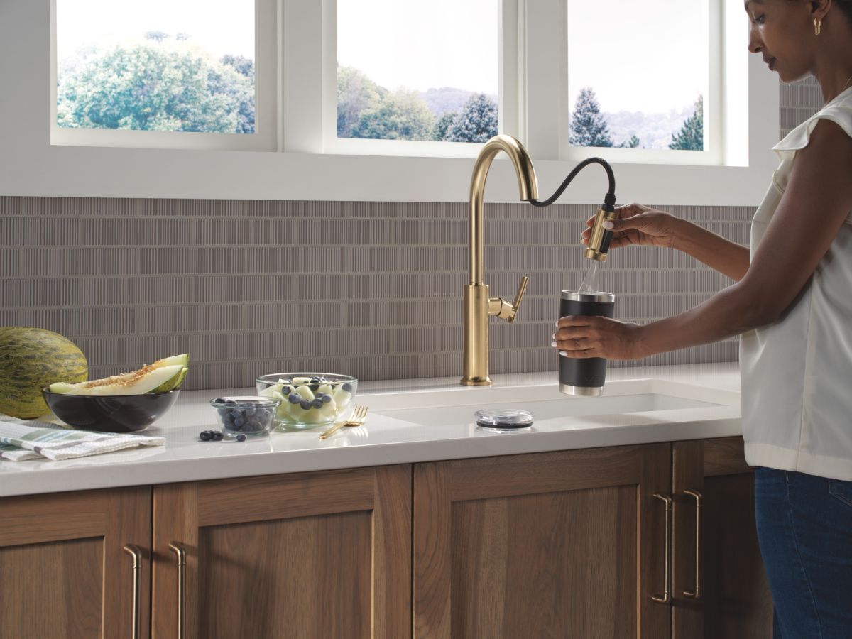 DELTA Altado Single Handle Pull-Down Kitchen Faucet — Champagne Bronze