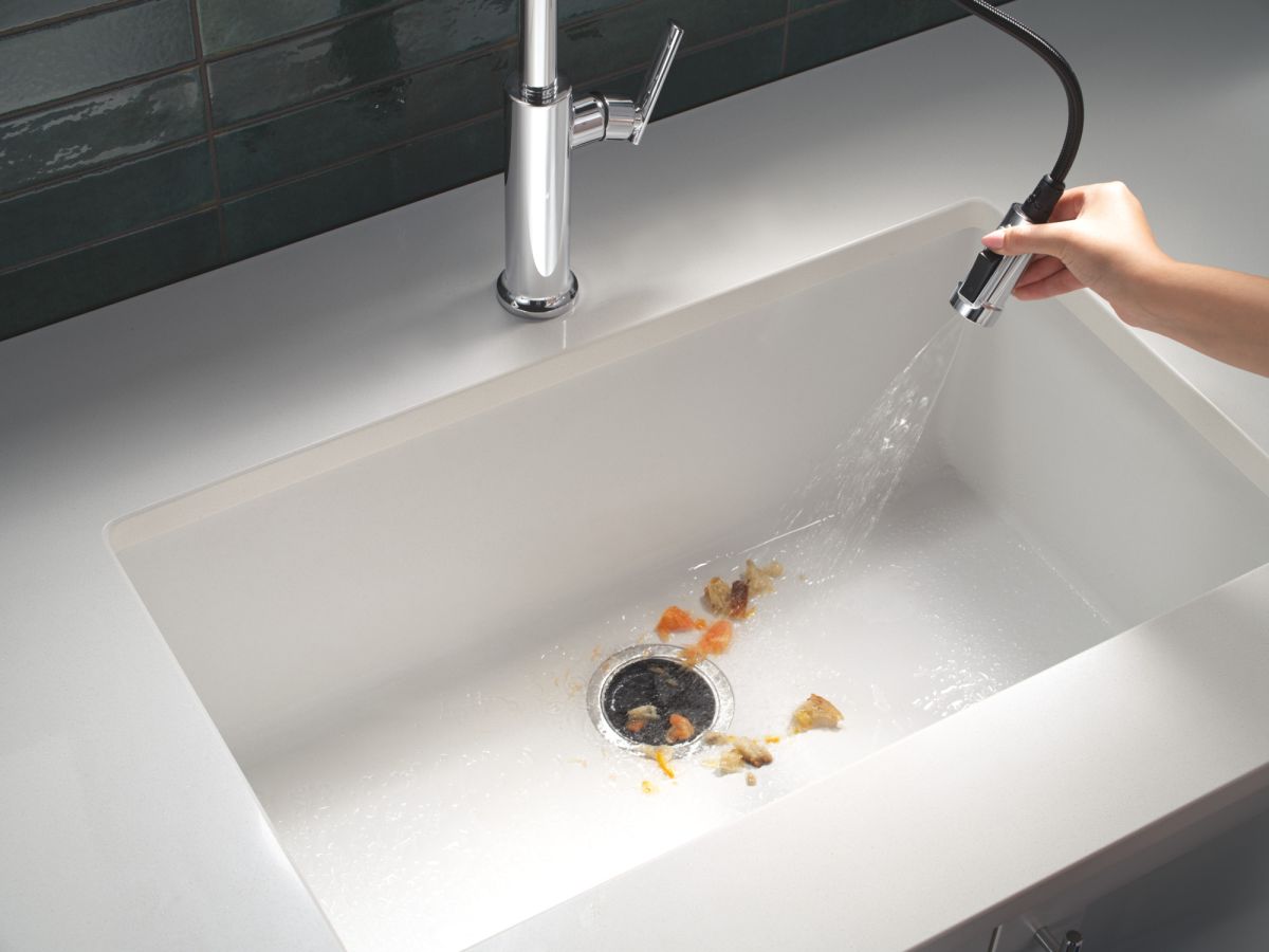 DELTA Altado Single Handle Pull-Down Kitchen Faucet — Chrome