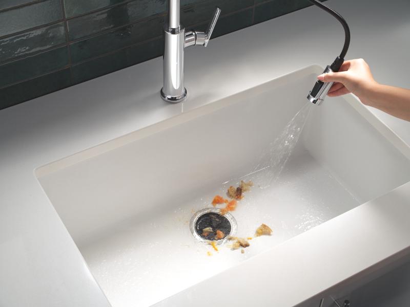 DELTA Altado Single Handle Pull-Down Kitchen Faucet — Chrome