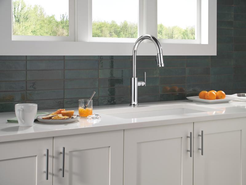 DELTA Altado Single Handle Pull-Down Kitchen Faucet — Chrome