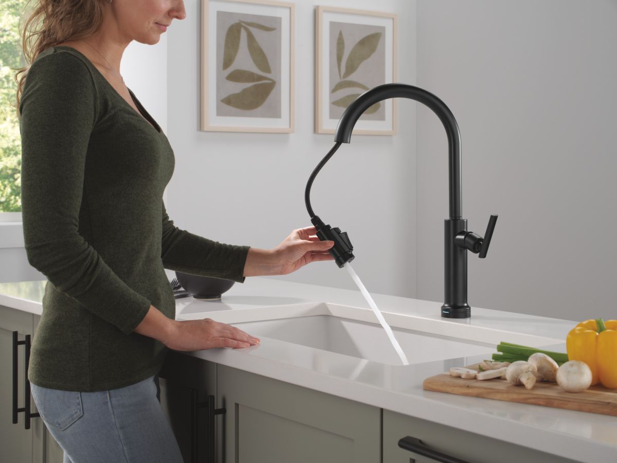 DELTA Altado Touch2O Technology Kitchen Faucet with Touchless Technology — Matte Black