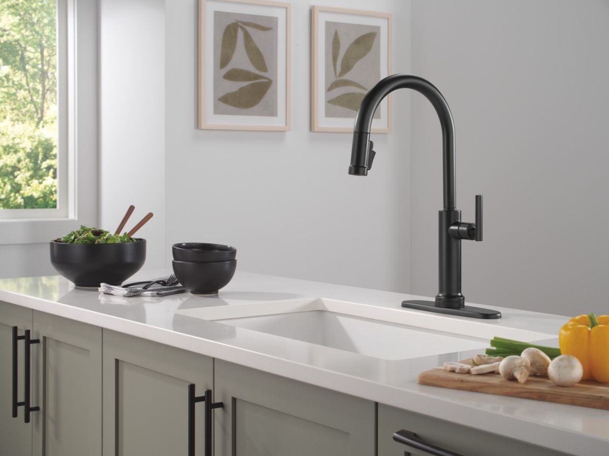 DELTA Altado Touch2O Technology Kitchen Faucet with Touchless Technology — Matte Black