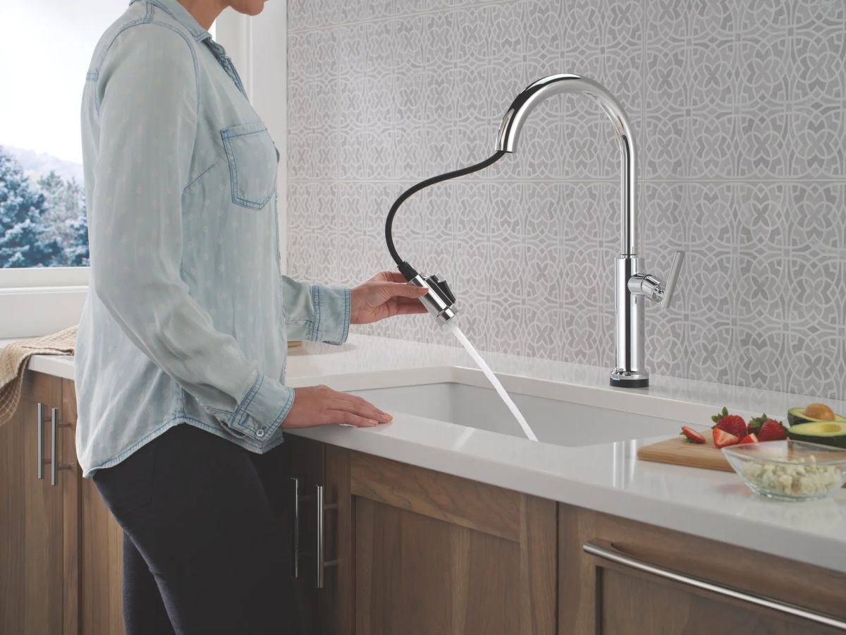 DELTA Altado Touch2O Technology Kitchen Faucet with Touchless Technology — Chrome