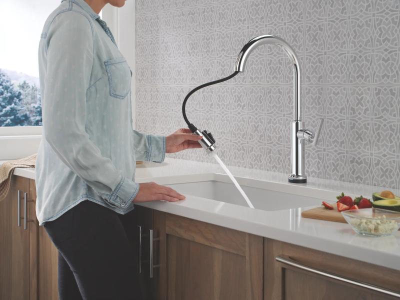 DELTA Altado Touch2O Technology Kitchen Faucet with Touchless Technology — Chrome