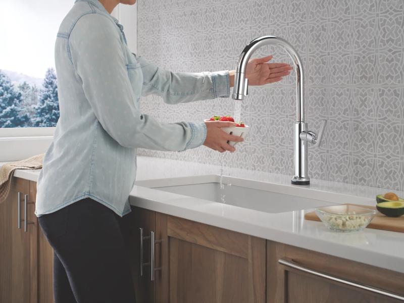 DELTA Altado Touch2O Technology Kitchen Faucet with Touchless Technology — Chrome