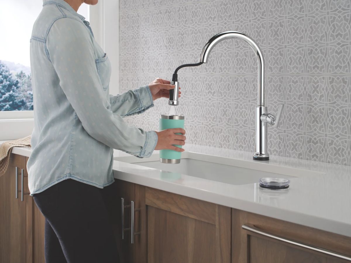 DELTA Altado Touch2O Technology Kitchen Faucet with Touchless Technology — Chrome