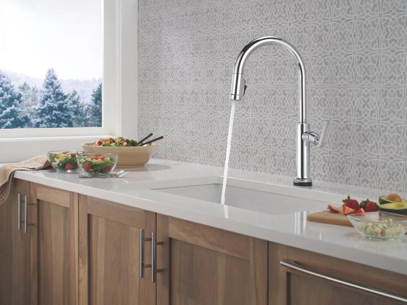 DELTA Altado Touch2O Technology Kitchen Faucet with Touchless Technology — Chrome