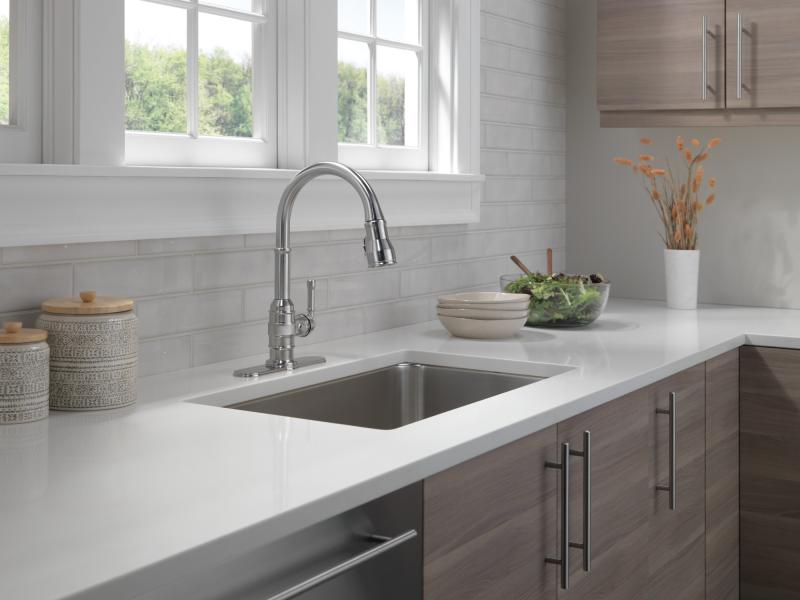 DELTA Broderick Single Handle Pull-Down Kitchen Faucet — Arctic Stainless