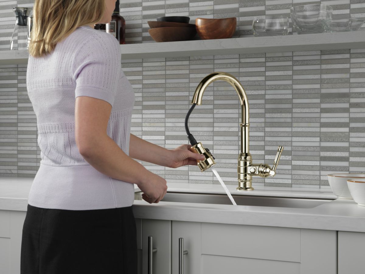 DELTA Broderick Single Handle Pull-Down Kitchen Faucet — Polished Nickel