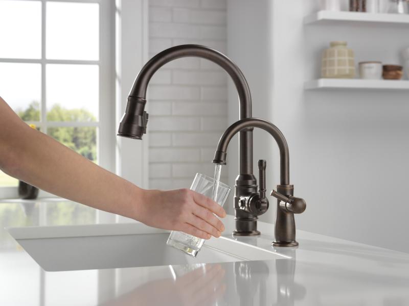 DELTA Broderick Single Handle Pull-Down Kitchen Faucet — Venetian Bronze