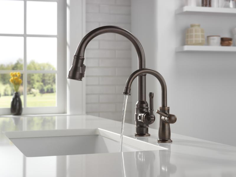 DELTA Broderick Single Handle Pull-Down Kitchen Faucet — Venetian Bronze