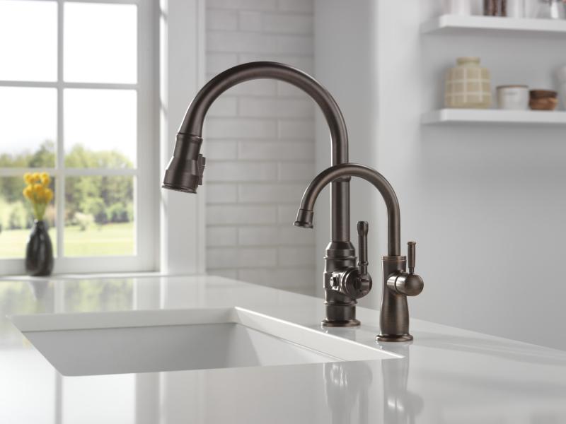 DELTA Broderick Single Handle Pull-Down Kitchen Faucet — Venetian Bronze