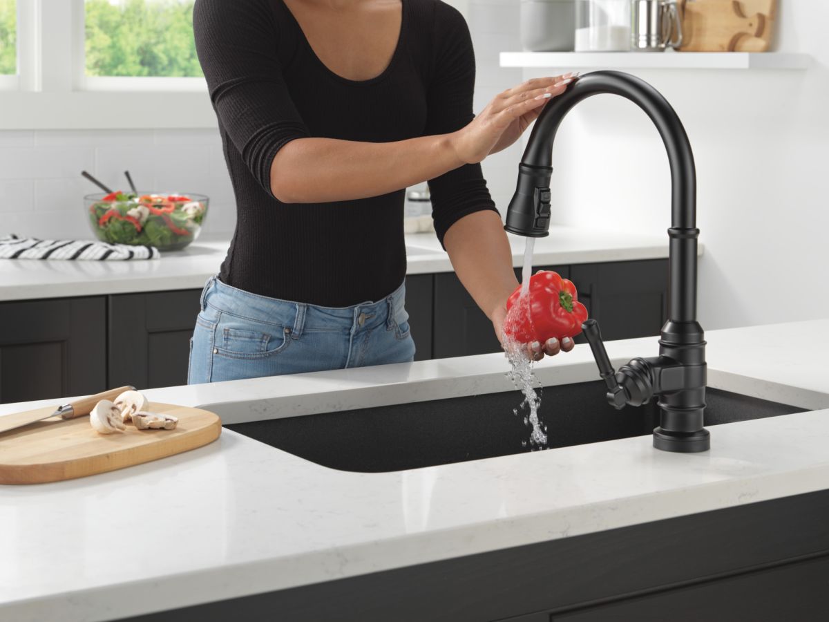 DELTA Broderick Single Handle Pull-Down Kitchen Faucet With Touch2O  Technology — Matte Black