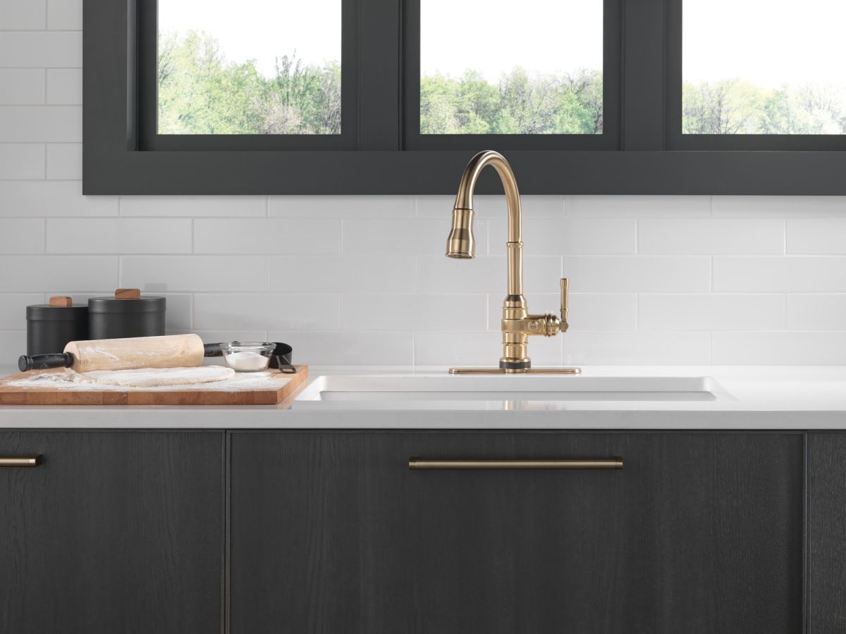 DELTA Broderick Single Handle Pull-Down Kitchen Faucet With Touch2O  Technology — Champagne Bronze