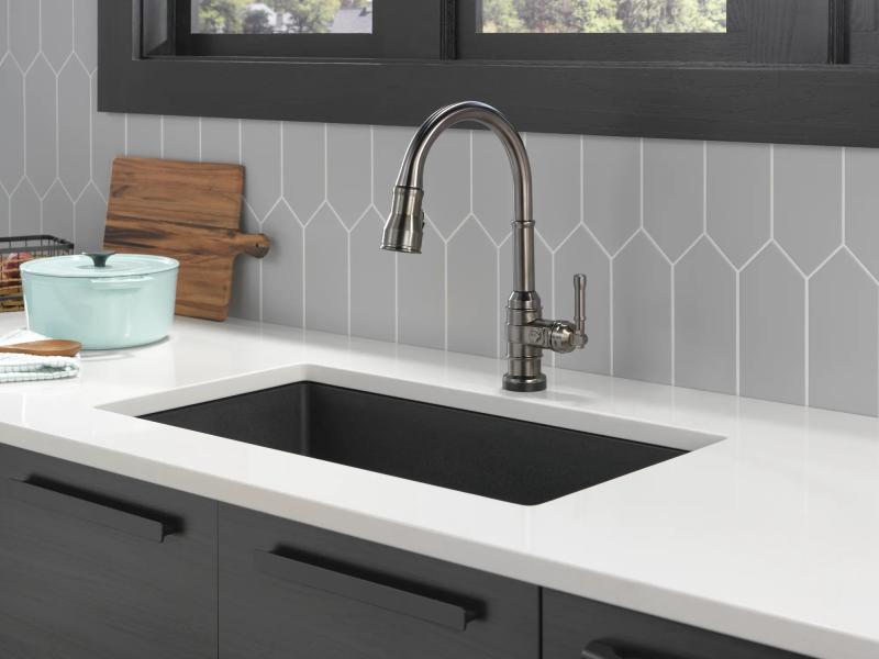 DELTA Broderick Single Handle Pull-Down Kitchen Faucet With Touch2O  Technology — Black Stainless