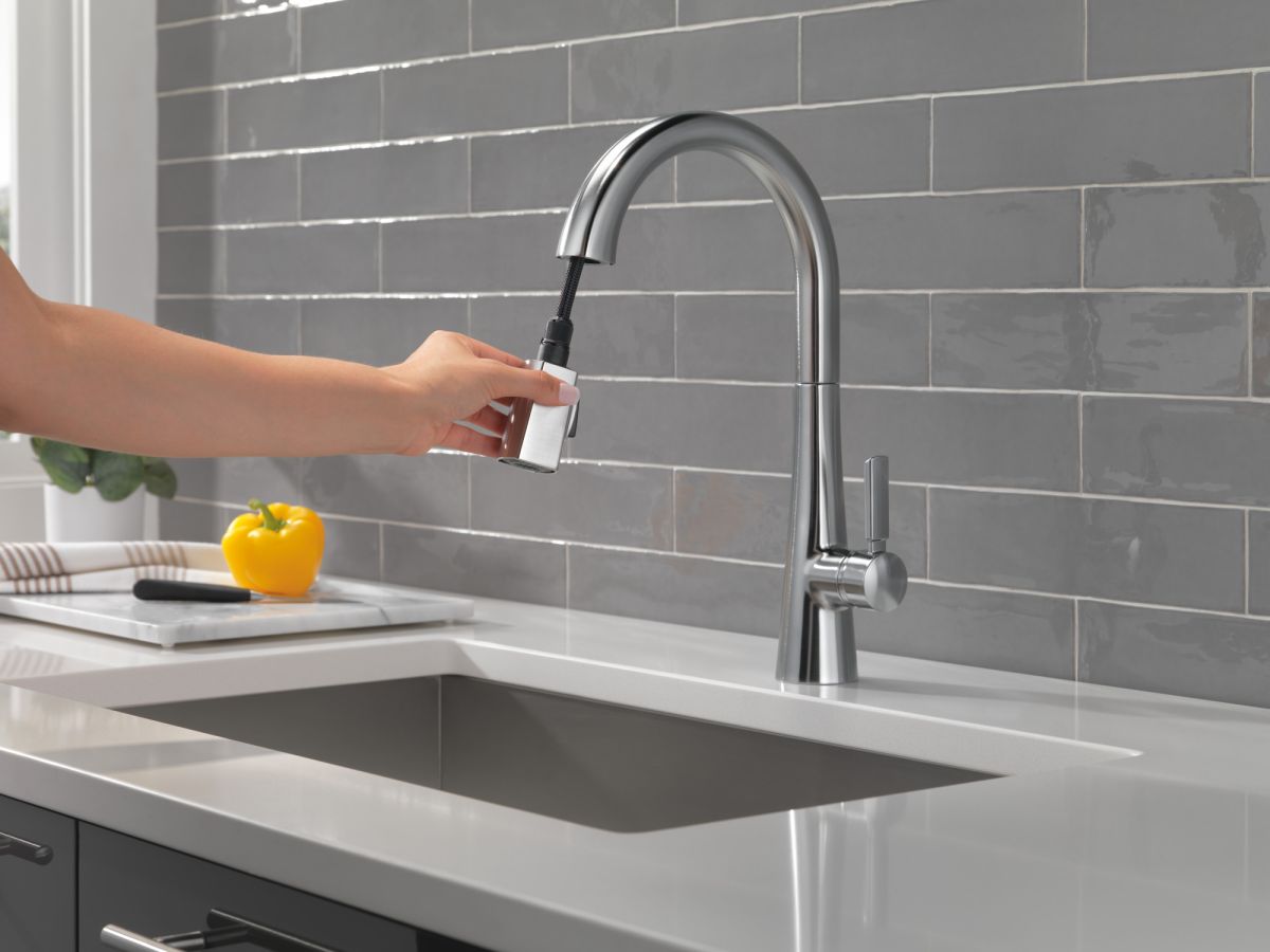 DELTA Monrovia Single Handle Pull-Down Kitchen Faucet — Lumicoat® Arctic Stainless