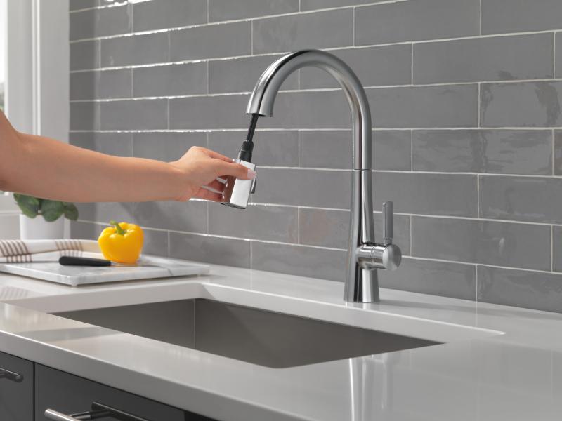 DELTA Monrovia Single Handle Pull-Down Kitchen Faucet — Lumicoat® Arctic Stainless