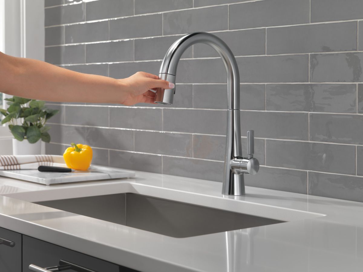 DELTA Monrovia Single Handle Pull-Down Kitchen Faucet — Lumicoat® Arctic Stainless