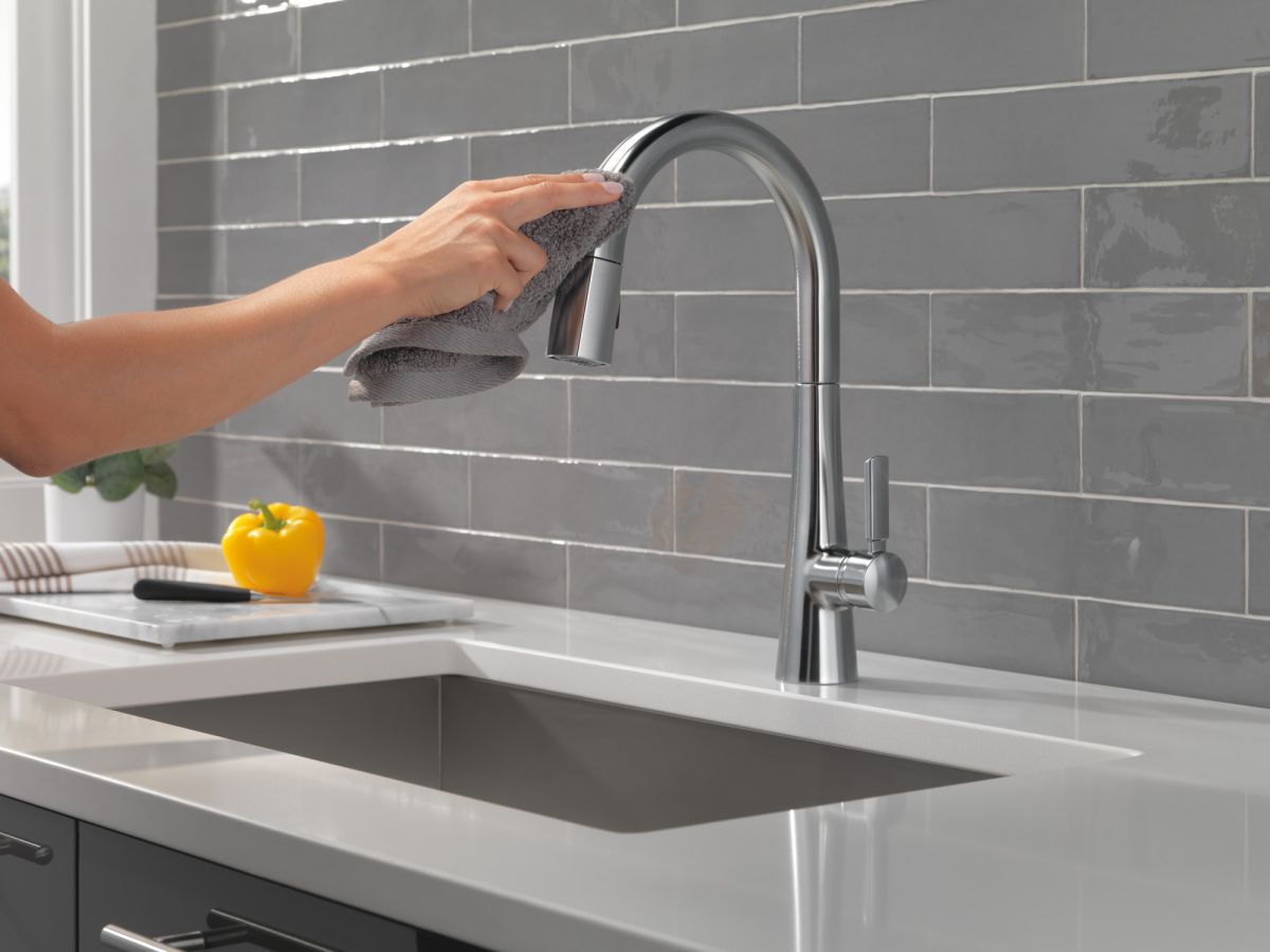 DELTA Monrovia Single Handle Pull-Down Kitchen Faucet — Lumicoat® Arctic Stainless