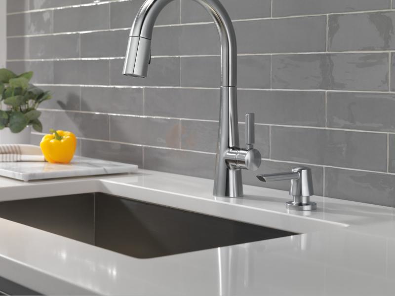 DELTA Monrovia Single Handle Pull-Down Kitchen Faucet — Lumicoat® Arctic Stainless