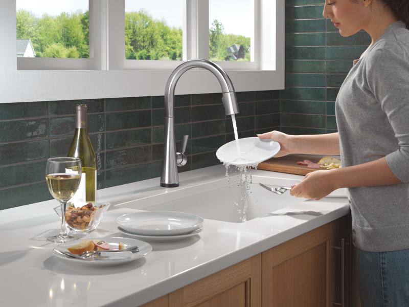 DELTA Monrovia Touch2O Technology Kitchen Faucet with Touchless Technology — Lumicoat® Arctic Stainless