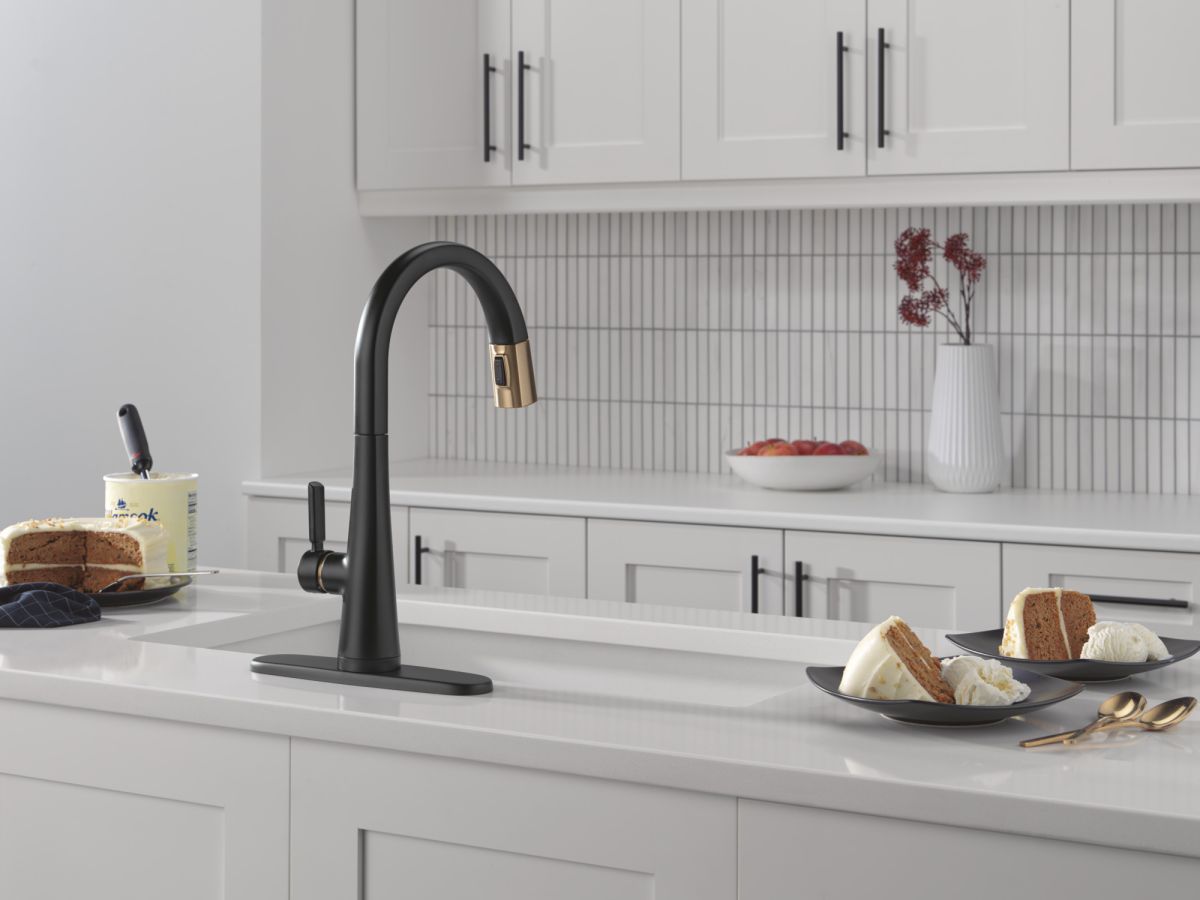 DELTA Monrovia Touch2O Technology Kitchen Faucet with Touchless Technology — Matte Black / Champagne Bronze