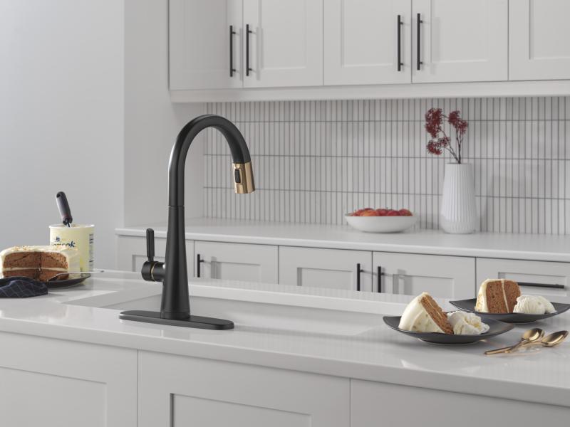DELTA Monrovia Touch2O Technology Kitchen Faucet with Touchless Technology — Matte Black / Champagne Bronze