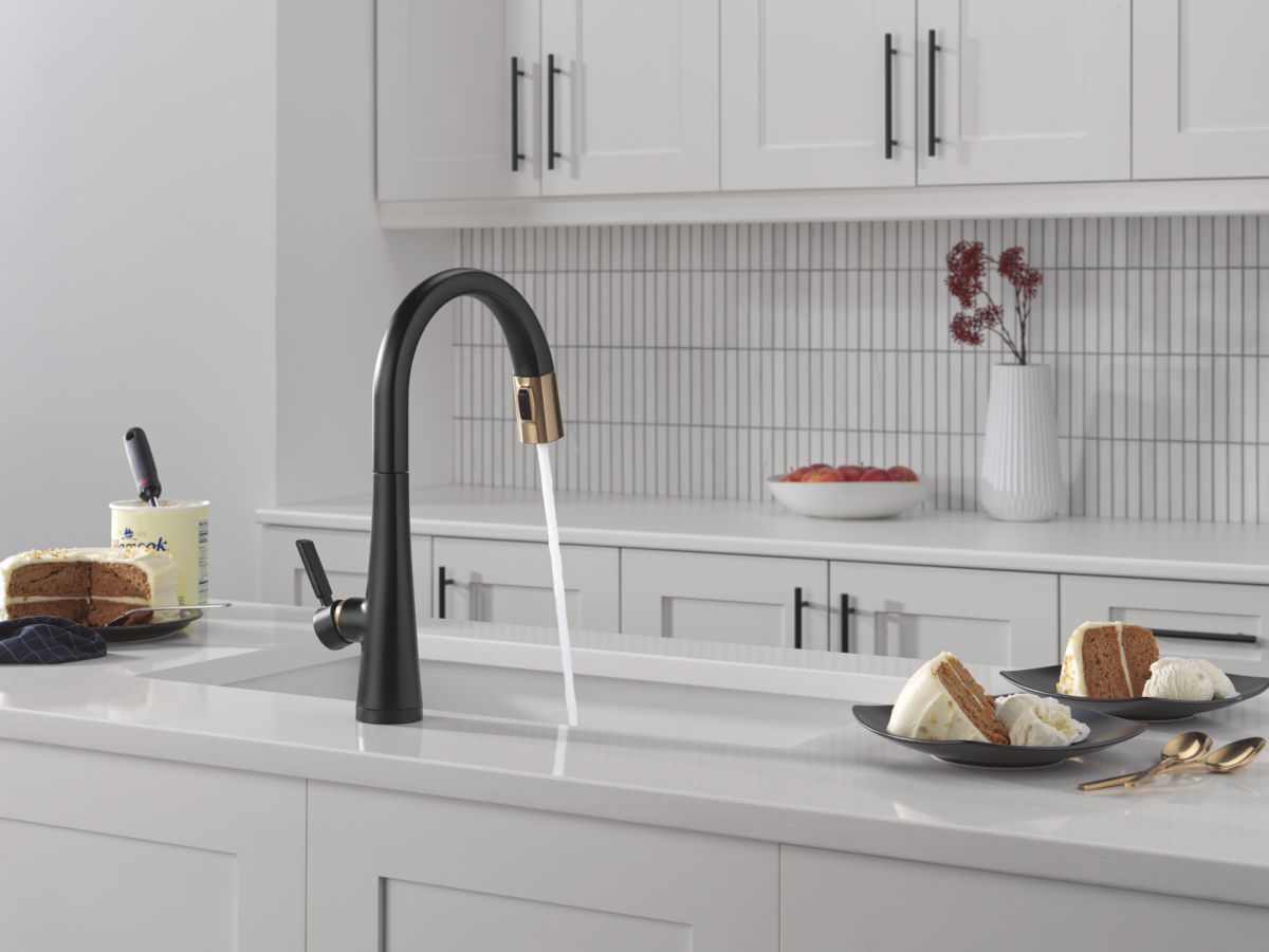 DELTA Monrovia Touch2O Technology Kitchen Faucet with Touchless Technology — Matte Black / Champagne Bronze