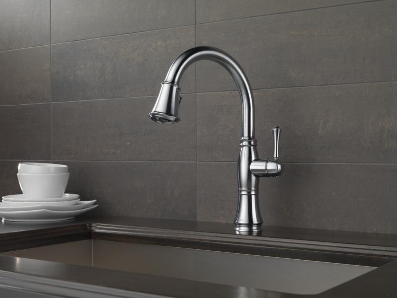 DELTA Cassidy Single Handle Pull-Down Kitchen Faucet — Lumicoat® Arctic Stainless