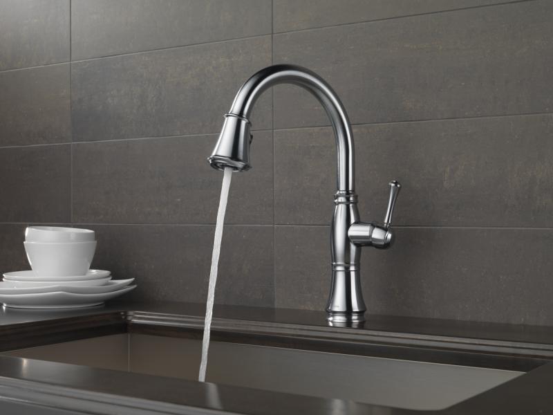 DELTA Cassidy Single Handle Pull-Down Kitchen Faucet — Lumicoat® Arctic Stainless