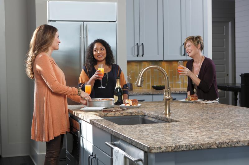 DELTA Cassidy Single Handle Pull-Down Kitchen Faucet — Lumicoat® Champagne Bronze