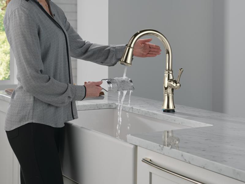 DELTA Cassidy Touch2O Technology Kitchen Faucet with Touchless Technology — Lumicoat® Polished Nickel