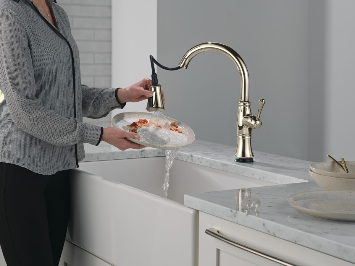 DELTA Cassidy Touch2O Technology Kitchen Faucet with Touchless Technology — Lumicoat® Polished Nickel