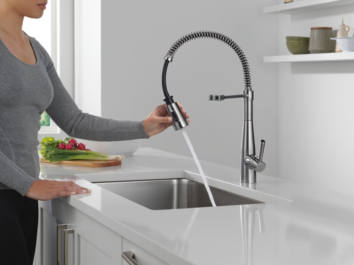 DELTA Essa Single-Handle Pull-Down Spring Kitchen Faucet — Arctic Stainless