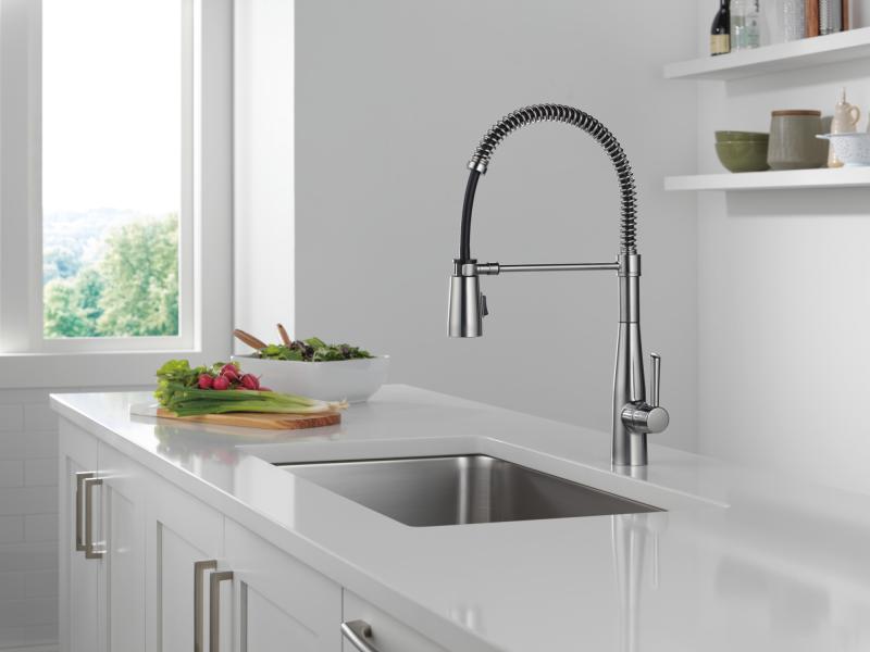 DELTA Essa Single-Handle Pull-Down Spring Kitchen Faucet — Arctic Stainless